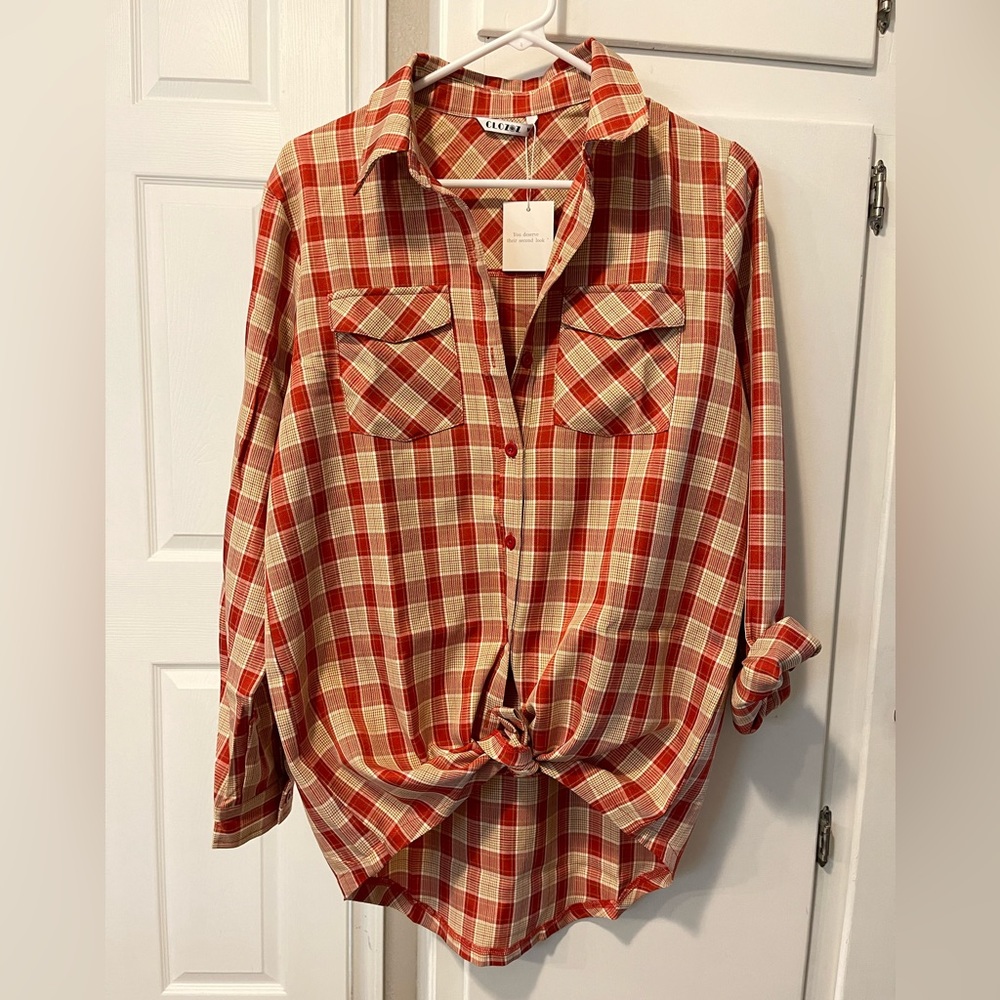 Women’s plaid button up NWT